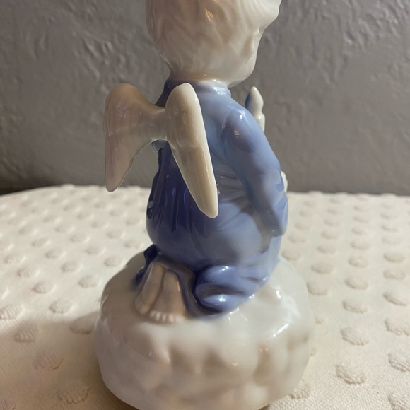 Vintage Japan Porcelain Angel Figurine Music Box - Picture 2 of 11